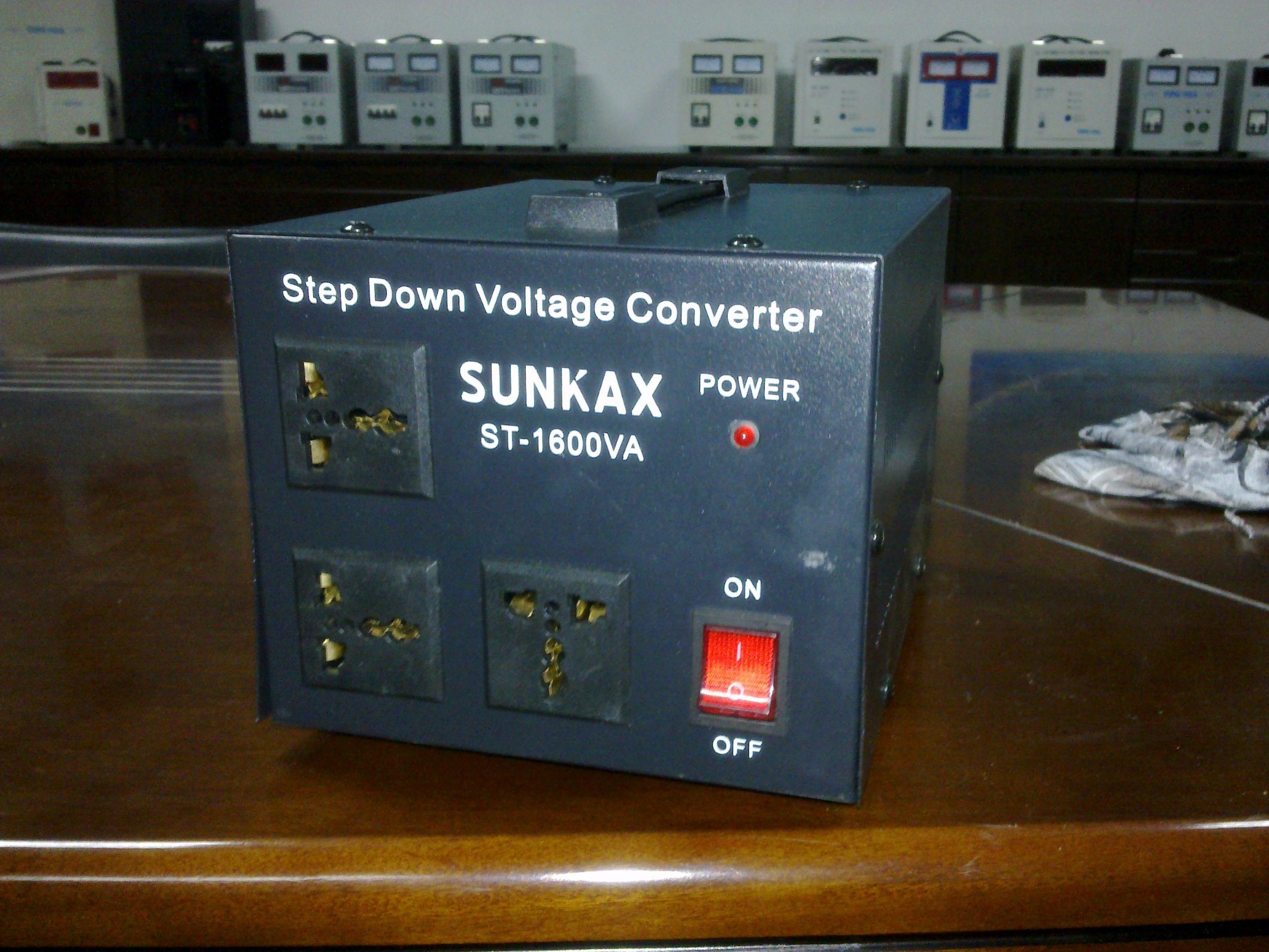SUNKAX 1600VA 220V-110VAC Step Down Voltage Converter