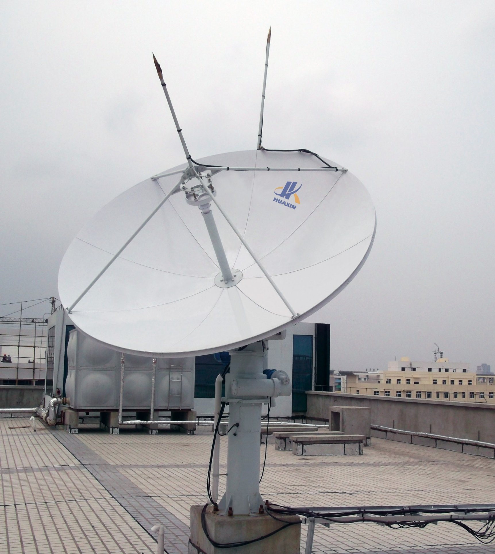 3.0m Full Motion Fixed Vsat Rxtx Dish Antenna